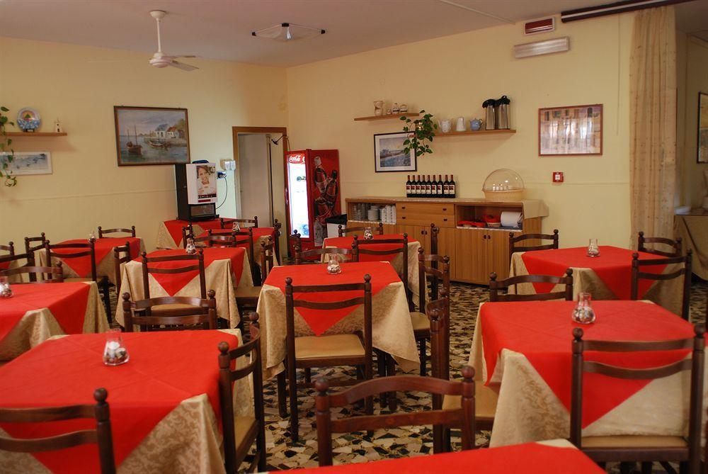 רימיני Hotel Zaghini מראה חיצוני תמונה