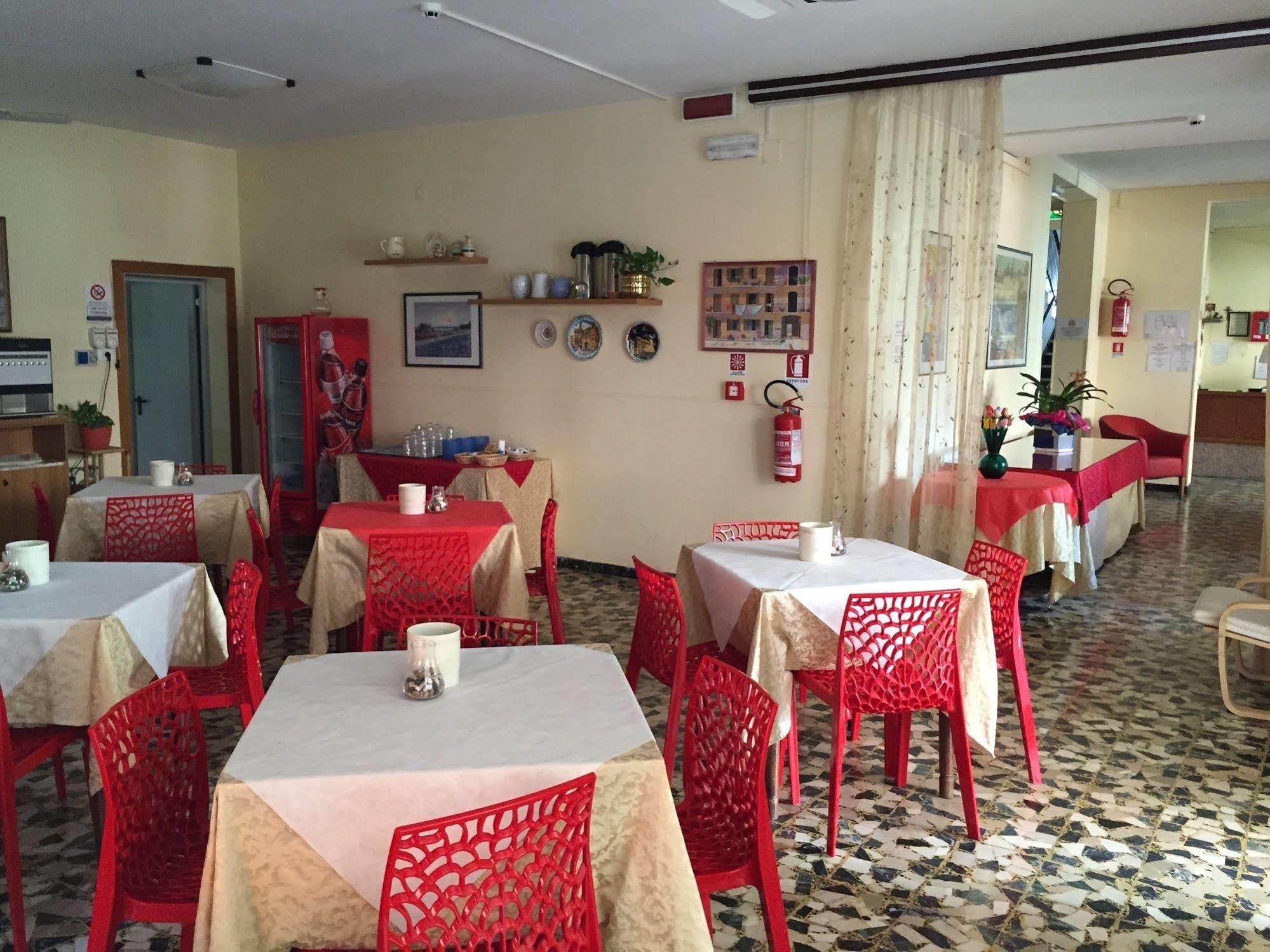 רימיני Hotel Zaghini מראה חיצוני תמונה