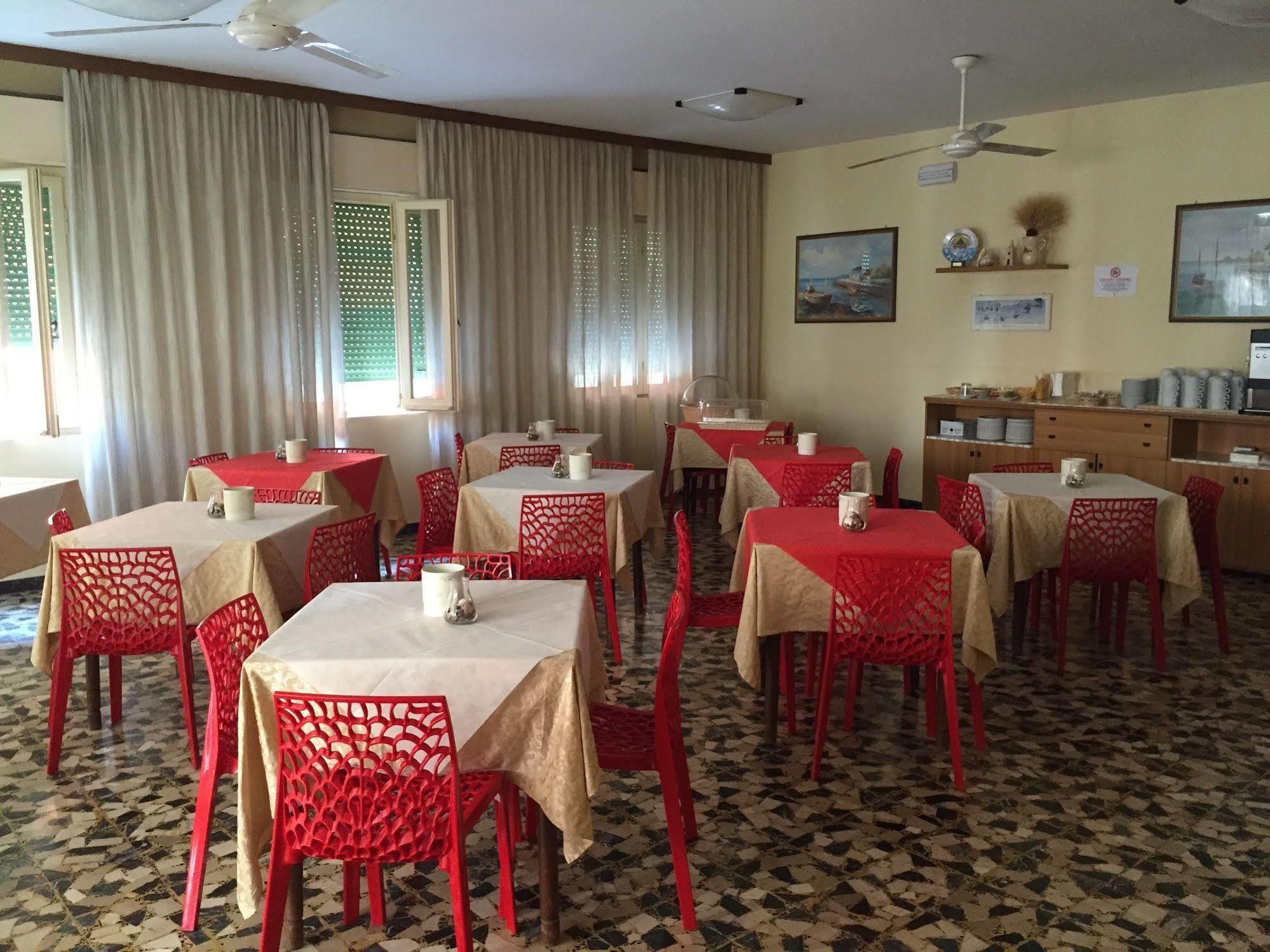 רימיני Hotel Zaghini מראה חיצוני תמונה