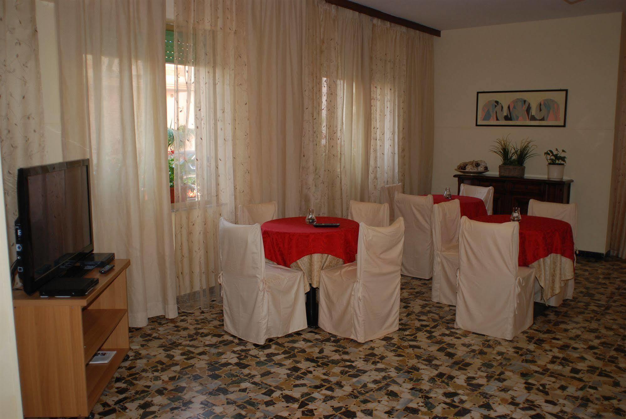 רימיני Hotel Zaghini מראה חיצוני תמונה